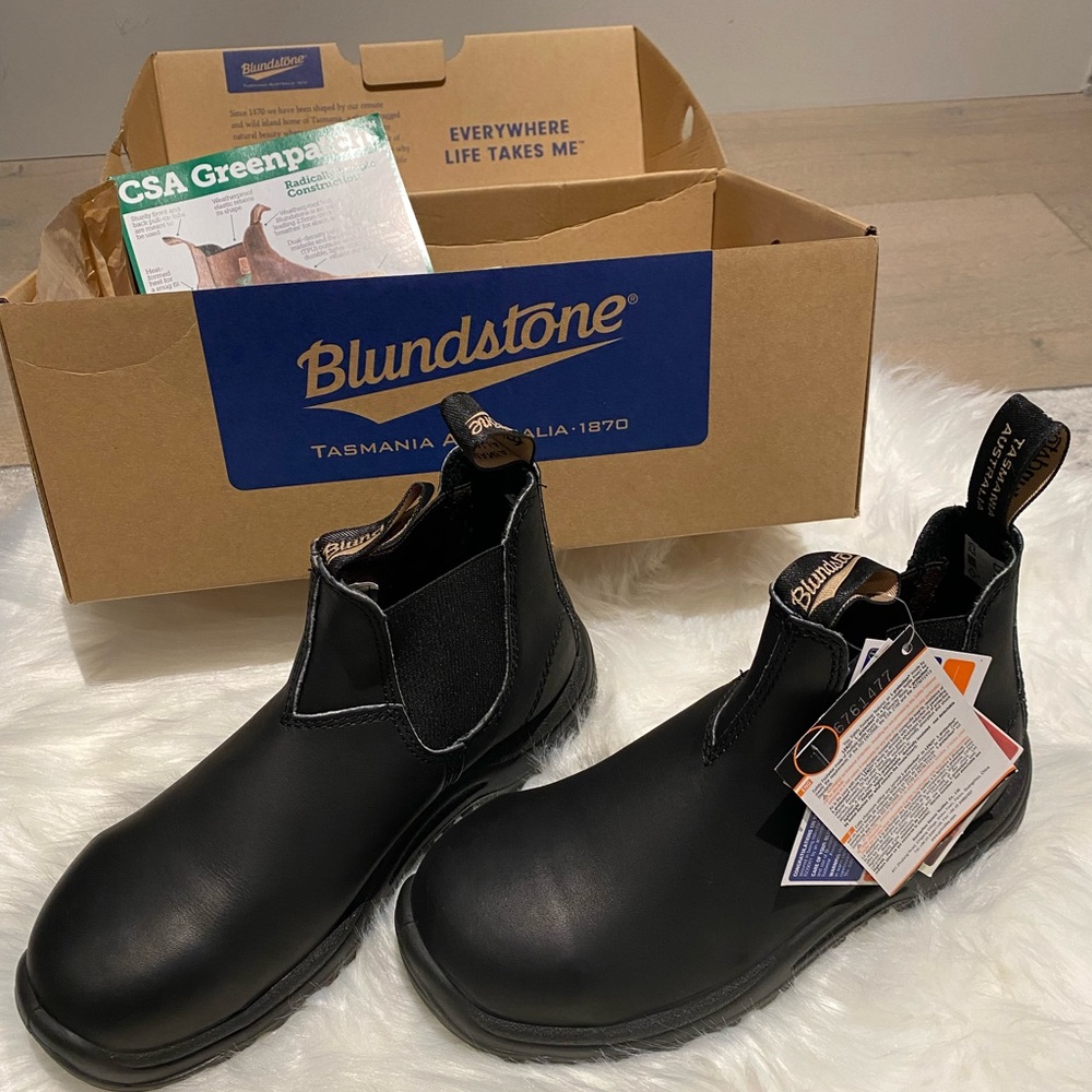Blundstones new with tags size for women US 6.5